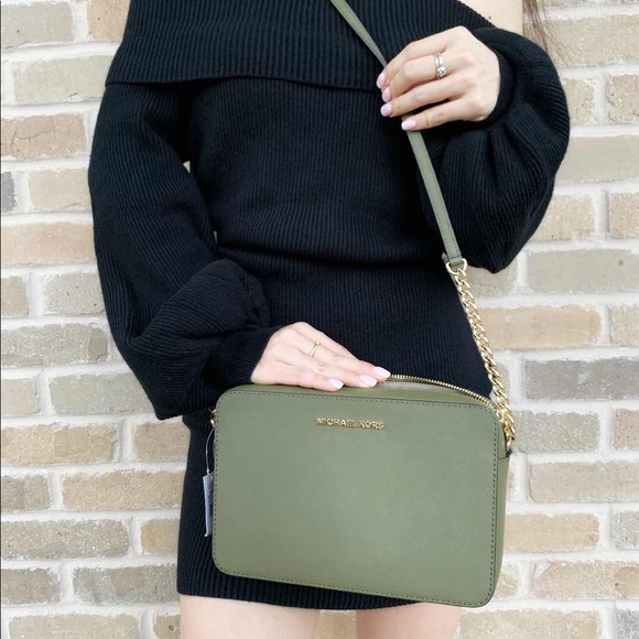 Gaby’sBags👜💕-NWT Michael Kors Crossbody Green - Picture 3 of 8
